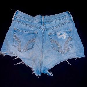 hollister vintage high rise light wash distressed denim shorts